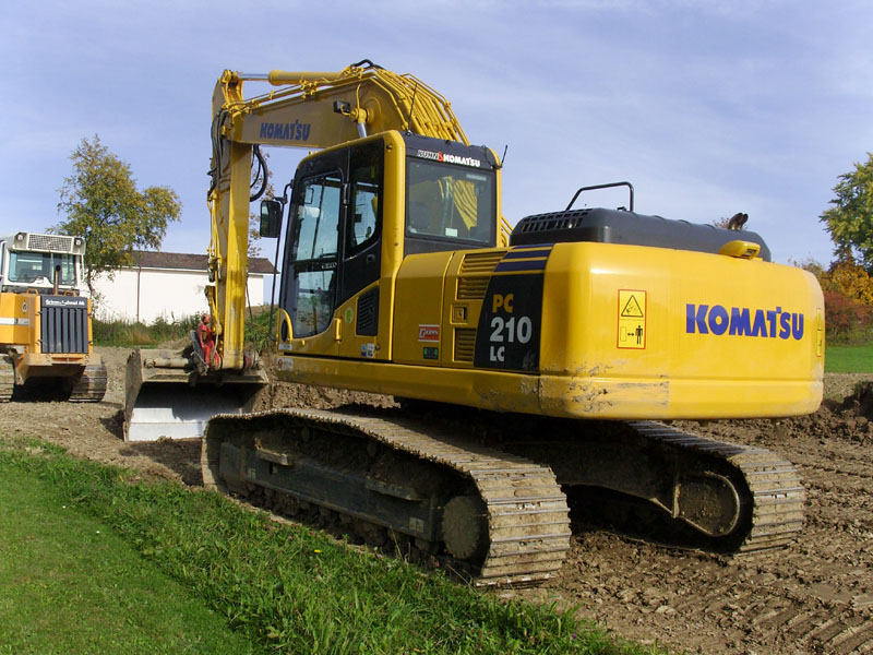 Komatsu PC210LC-8K (2).jpg