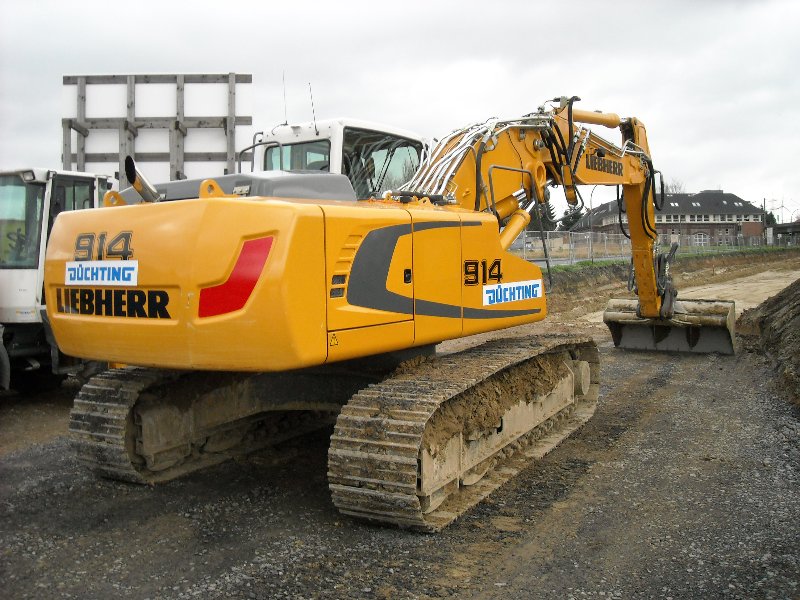 R 916 LC (2).jpg