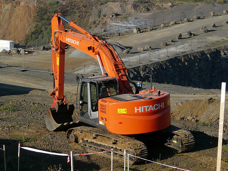 Hitachi Zaxis 225 USLC.jpg