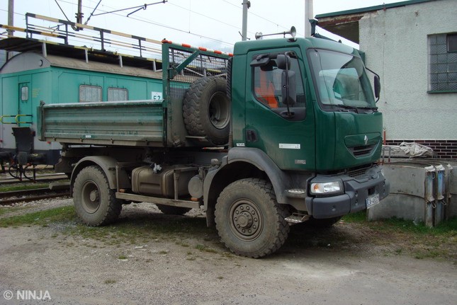 Renault Midlum 220 4x4 01.jpg