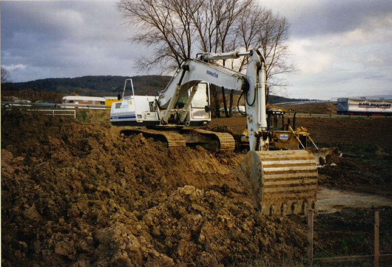 PC 300 LC.jpg