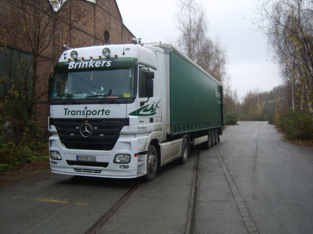 S8000376.jpg