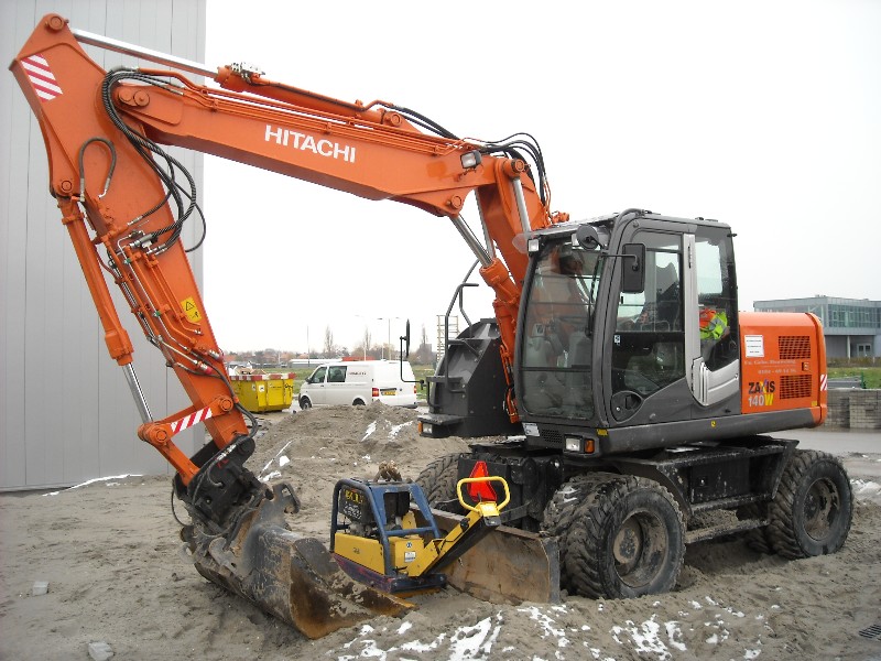 Houweling Zaxis 140 W (2).jpg