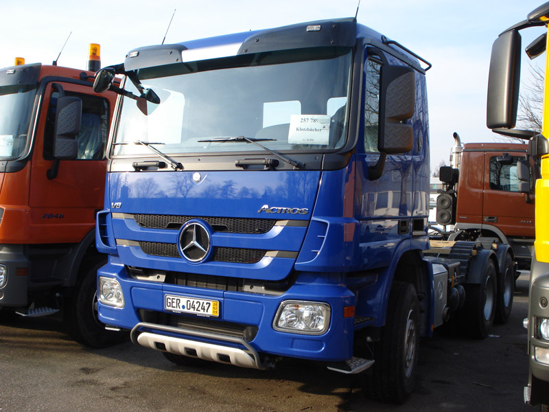 Actros V8_klein.jpg