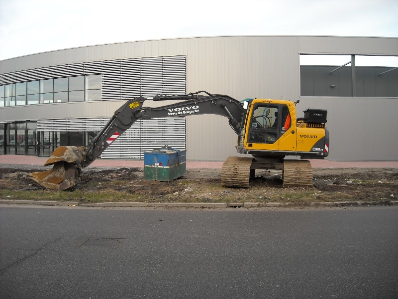 Volvo EC 140 B (2).jpg