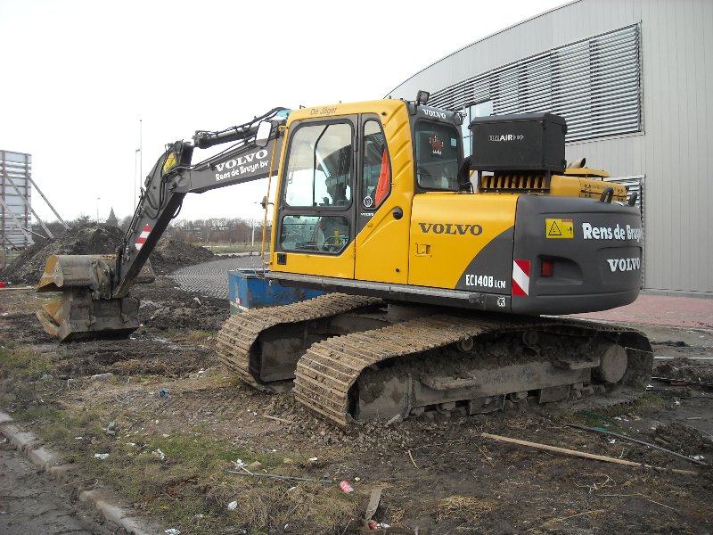 Volvo EC 140 B (3).jpg