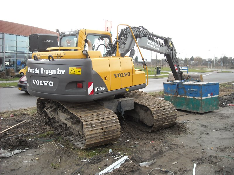 Volvo EC 140 B (4).jpg