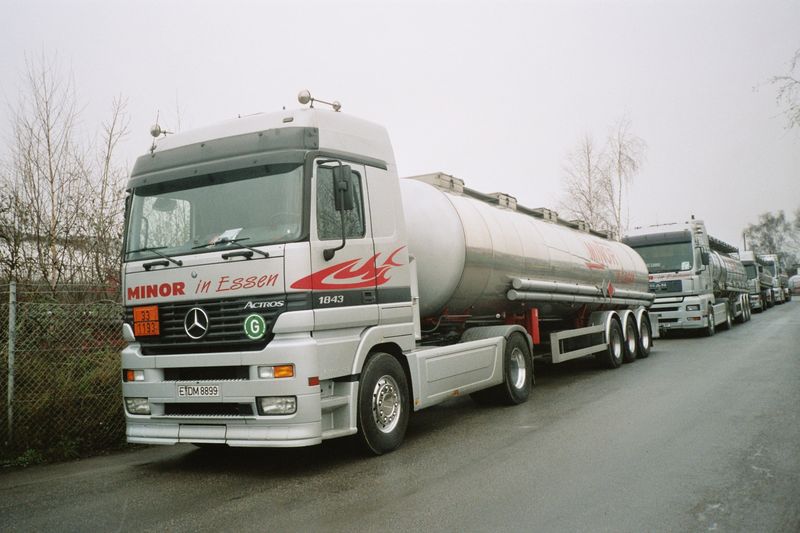 minor MB actros LH 8899.jpg