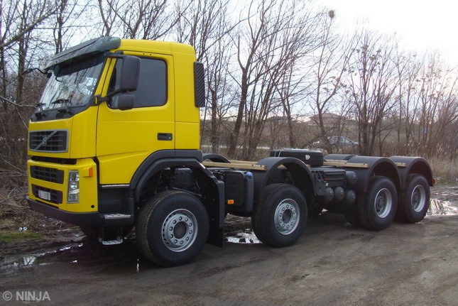 Volvo FM 440 8x6 ch 01.jpg