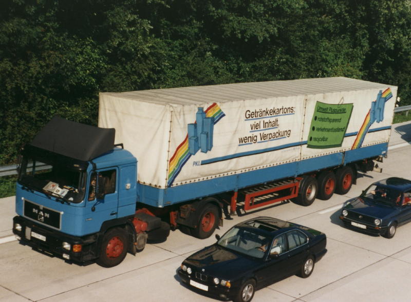 MAN F 90 Blau SZ Getränkekartons Bild009 (2) (2).jpg