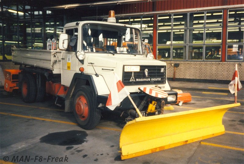 BUS Schlepper_(Magirus 130D12)_1996_02.jpg