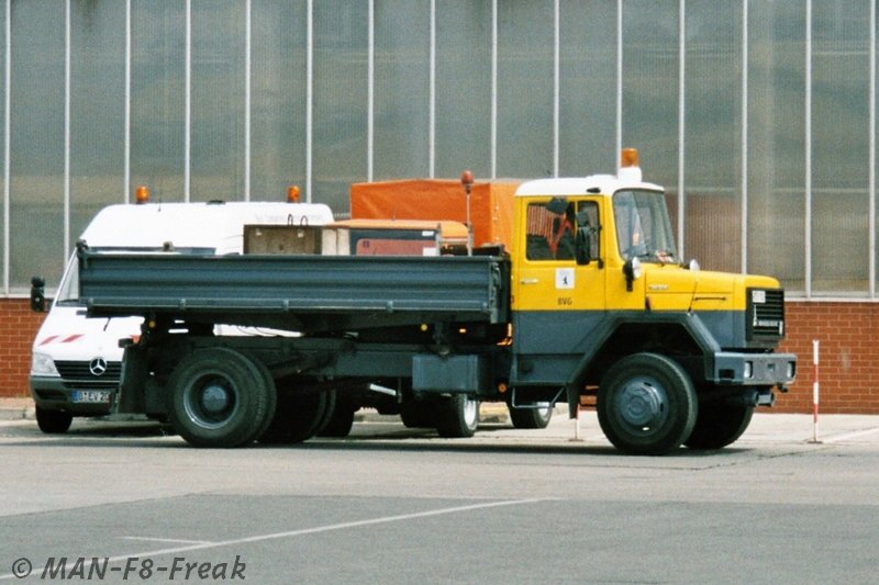 BUS Schlepper_(Magirus 130D12)_2004_03.jpg