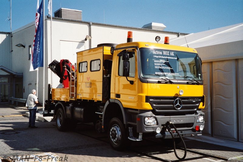 MB Actros 1832 AK Zweiwege_09.2006 Innotrans.jpg