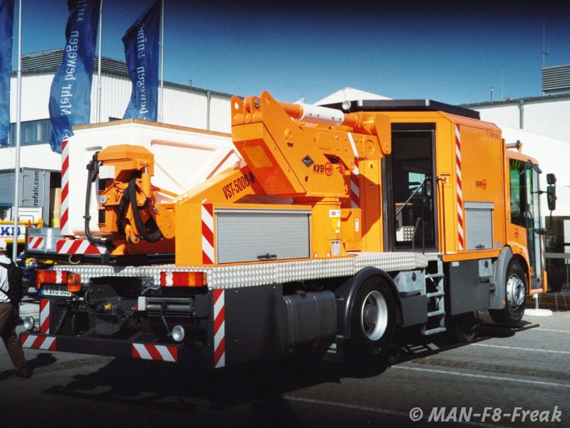 MB Econic 1828 LL Zweiwege_09.2006 Innotrans_02.jpg