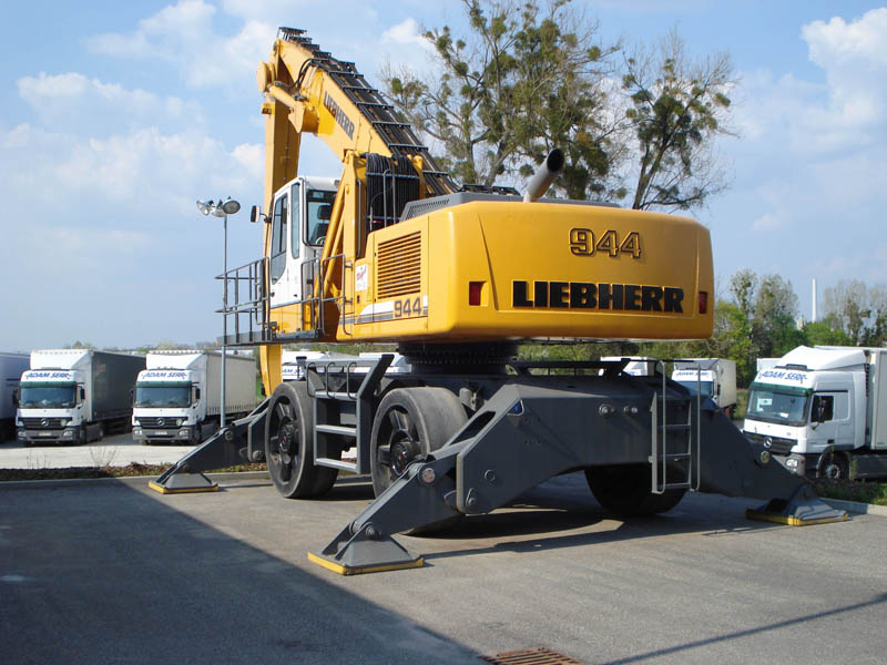 Liebherr 944-Umschlag Solvay_4_copyright_klein.jpg