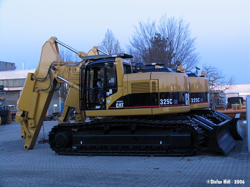 Cat325C-CR_01.jpg