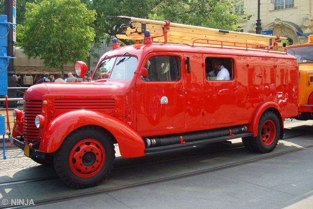 Praga_RN_4x2_AC_hasici_02.jpg