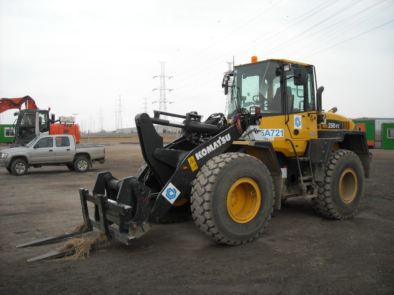 Komatsu WA 250 PZ (5).jpg