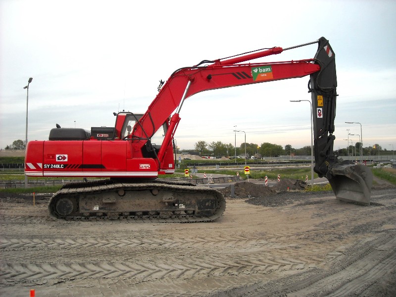 Sany SY 240 LC (2).jpg