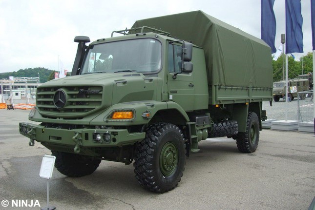 MB_Zetros_1833_A_4x4_01.jpg