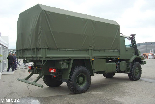 MB_Zetros_1833_A_4x4_04.jpg
