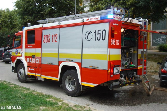 MB Atego 1529 4x4 Rosenbauer 04.jpg