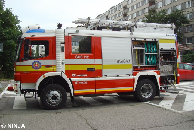 MB Atego 1529 4x4 Rosenbauer 05.jpg