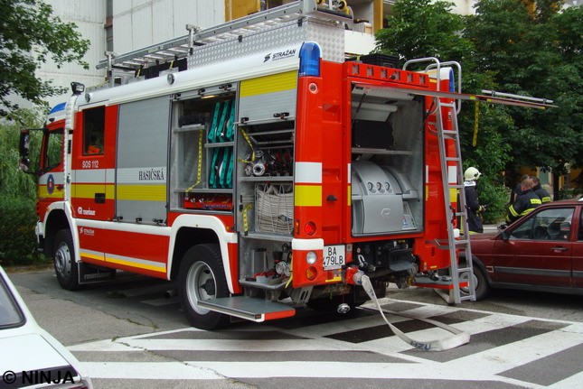 MB Atego 1529 4x4 Rosenbauer 06.jpg