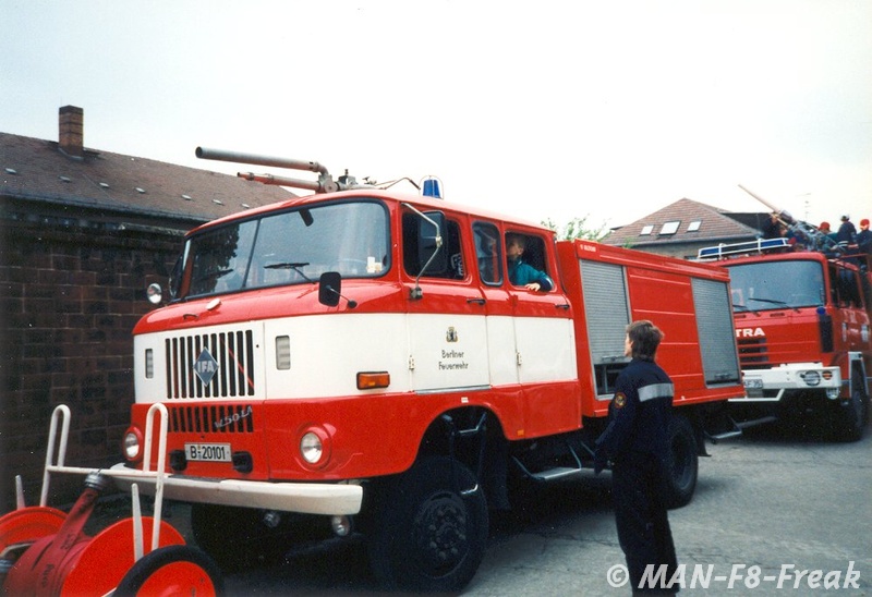 IFA W50_Berl. Feuerwehr_1995_S-Bw Schöneweide_01.jpg