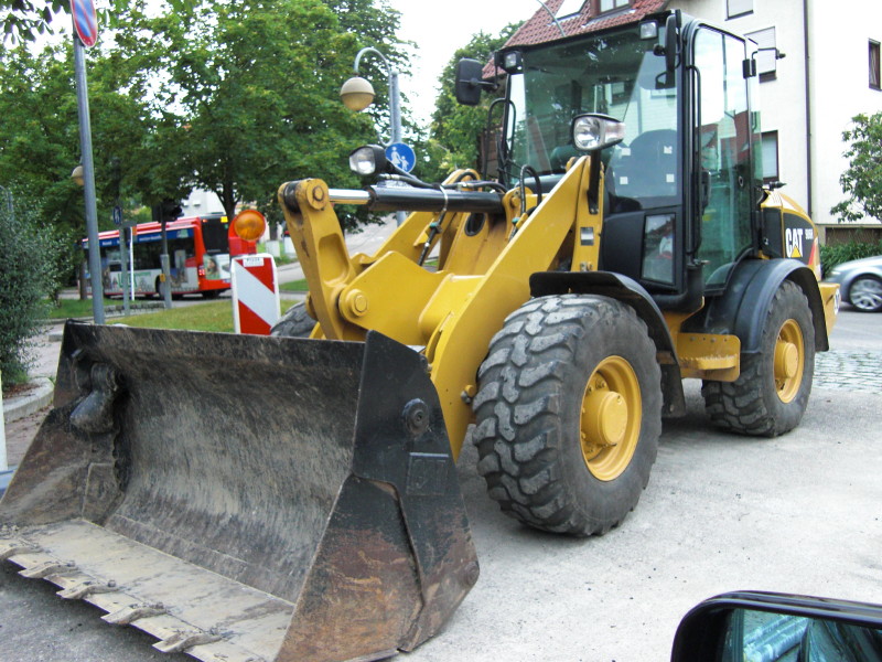 CAT906H-2.jpg