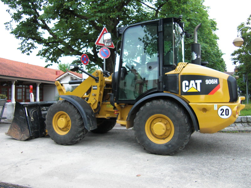 CAT906H-3.jpg