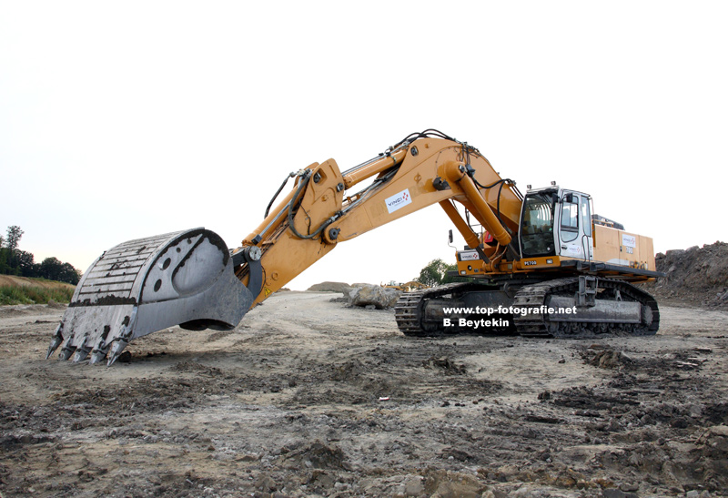 Liebherr_R974C_1.jpg