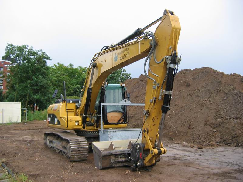 CAT 319D L 001.jpg