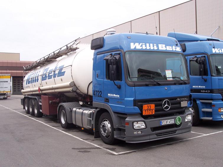 Betz - D - RT MB Actros 4277 mit Tanksattelauflieger.jpg