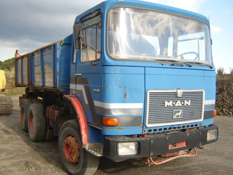 MAN 26361.jpg