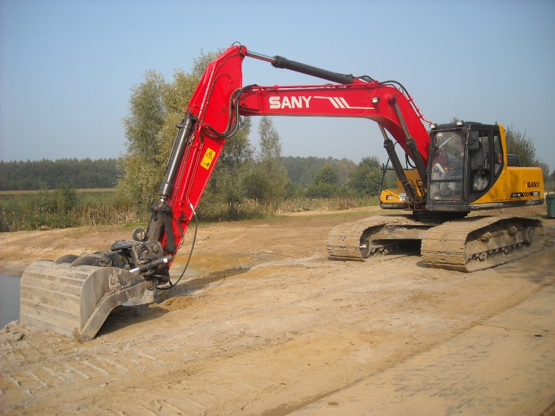 Sany SY 230 C (1).jpg