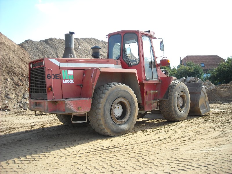 hanomag 80 e la culturista muscolosa esperta in spostamento colline Attachment