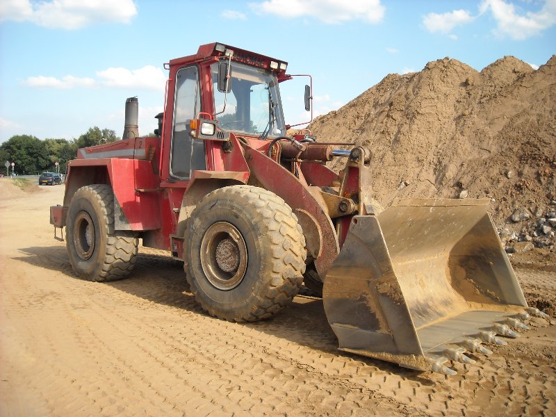 hanomag 80 e la culturista muscolosa esperta in spostamento colline Attachment