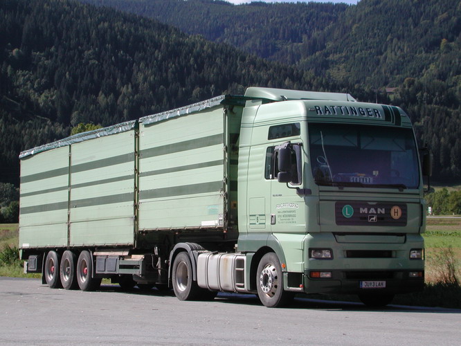 MAN TGA 18.460 Holzrestesattelzug Rattinger JU3LAH.jpg