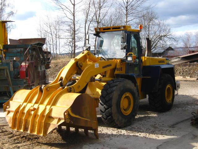 hanomag 80 e la culturista muscolosa esperta in spostamento colline Attachment