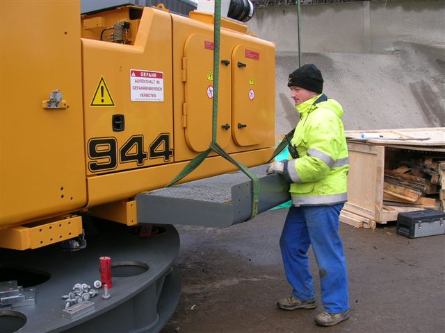 Aufbau Turm Bagger E944 034.jpg