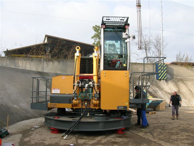 Aufbau Turm Bagger E944 036.jpg