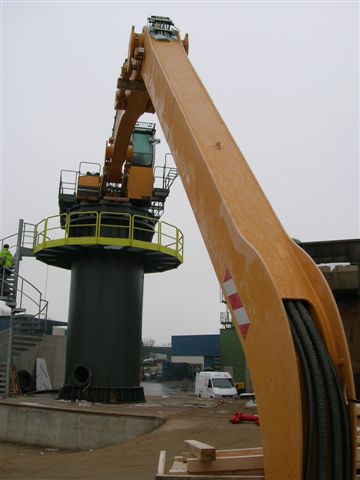 Aufbau Turm Bagger E944 046.jpg