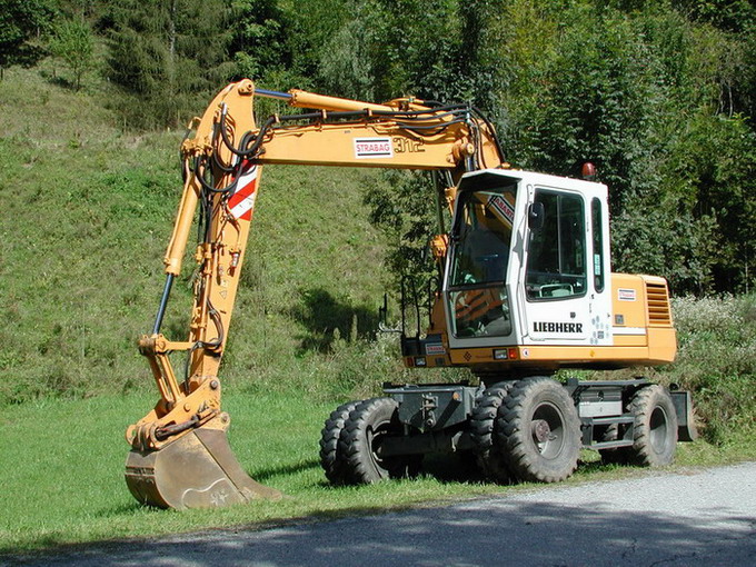 Liebherr Radbagger Strabag.jpg