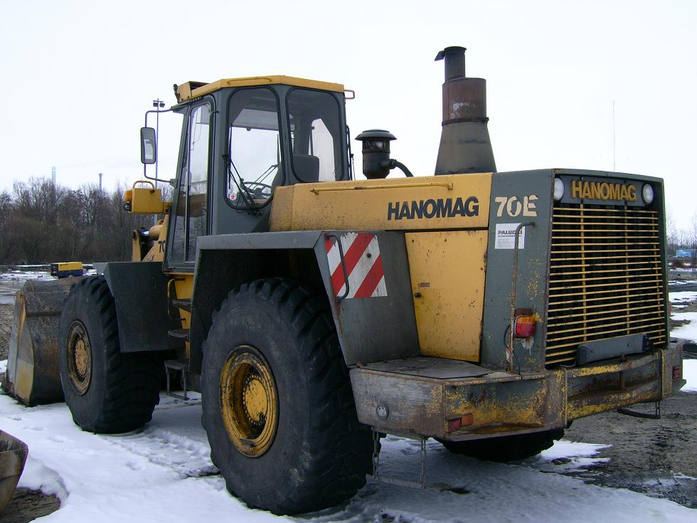 hanomag 80 e la culturista muscolosa esperta in spostamento colline Attachment