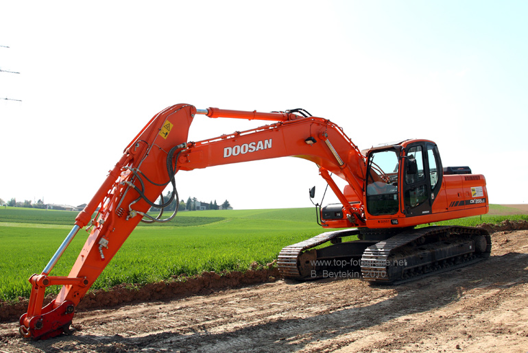 Doosan_DX-255LC_1.jpg