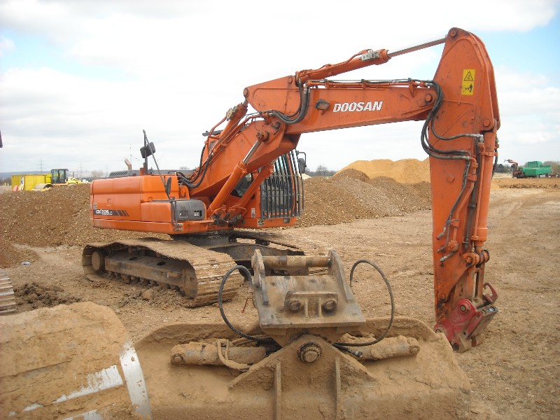 Doosan DX 225 (5).jpg