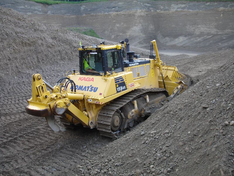 Komatsu D155 AX-6 (1).jpg