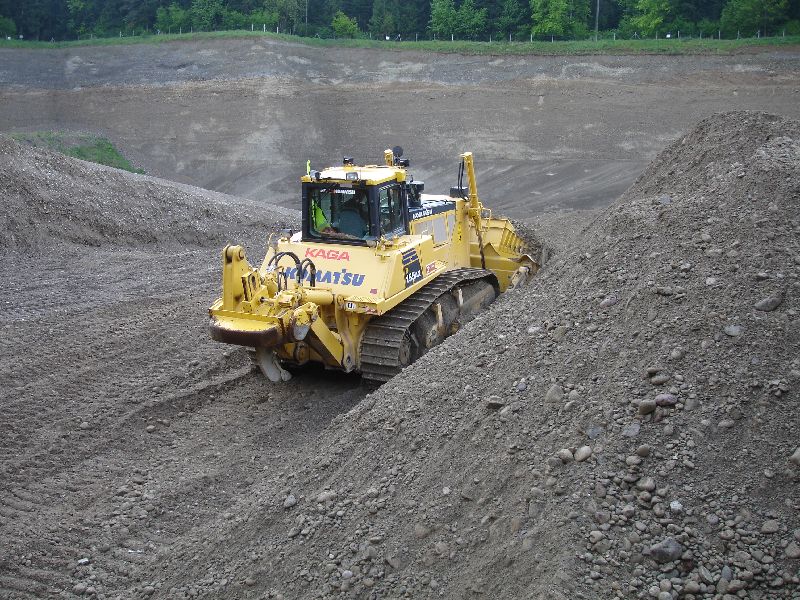 Komatsu D155 AX-6 (2).jpg