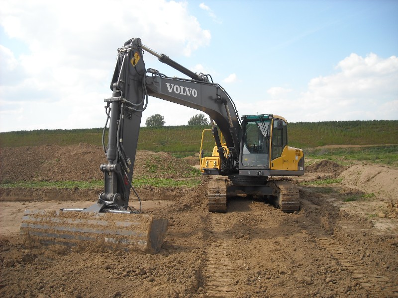 Volvo EC 210 C (1).jpg